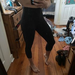 Cropped Lululemon leggings with Eyelet Cutout